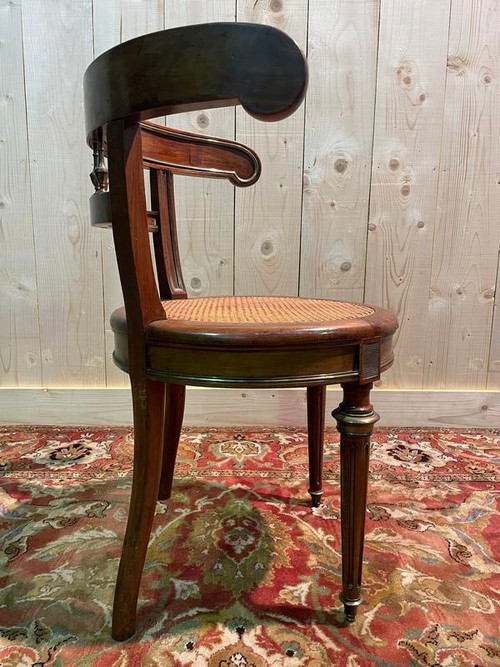 Fauteuil de bureau Louis XVI en acajou et cannage 