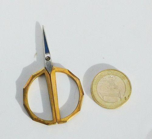 Kit da cucito molto piccolo Forbici in acciaio Art Déco Ditale Eloi Pernet Inizio del XIX secolo