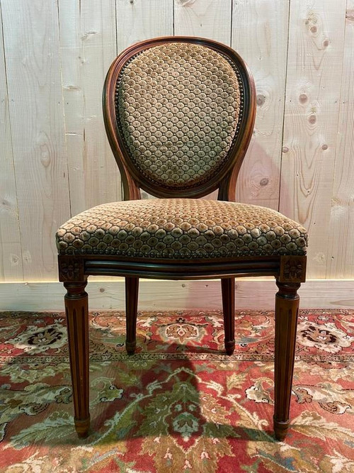 Suite de 12 chaises de Style Louis XVI 