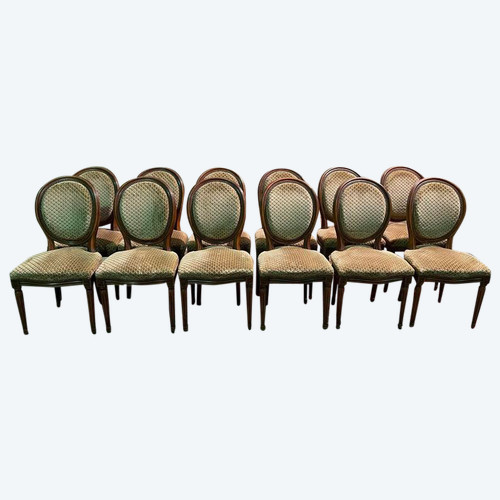 Suite de 12 chaises de Style Louis XVI 