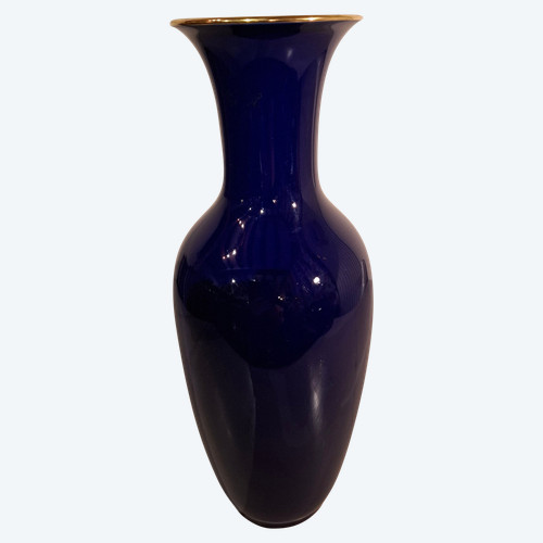 Cobalt blue vase from the Manufacture nationale de Sèvres, 20th century.