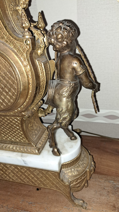 Pendel aus weißem Marmor und gemeißelter Bronze mit brauner und goldener Patina in Form einer Lyra 
