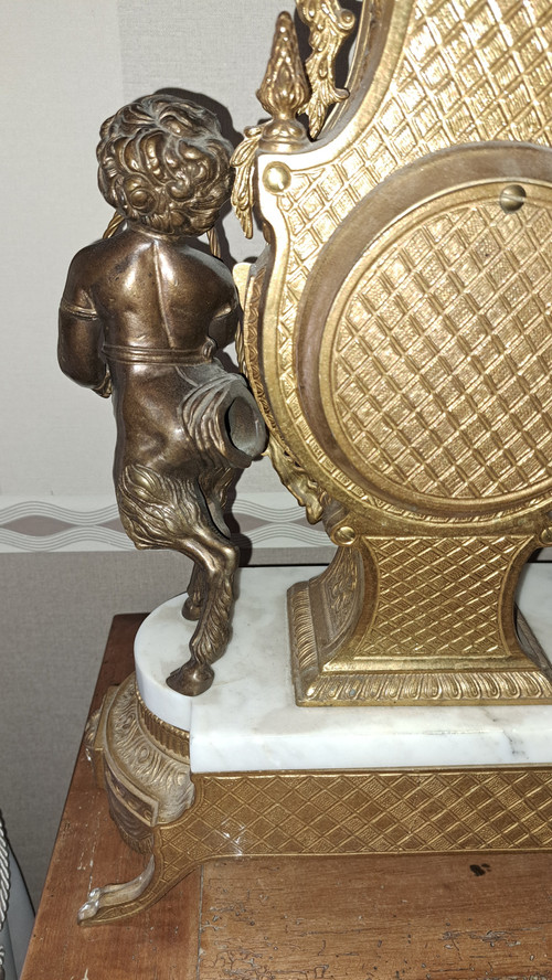 Pendel aus weißem Marmor und gemeißelter Bronze mit brauner und goldener Patina in Form einer Lyra 