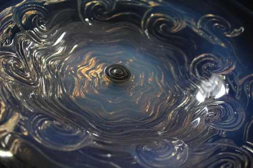 Ciotola in vetro opalescente su piede del 1930 circa nello stile di Sabino e Lalique