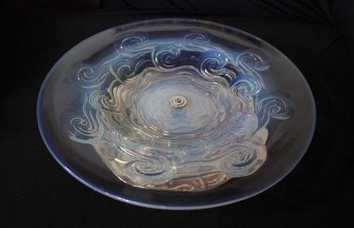 Ciotola in vetro opalescente su piede del 1930 circa nello stile di Sabino e Lalique