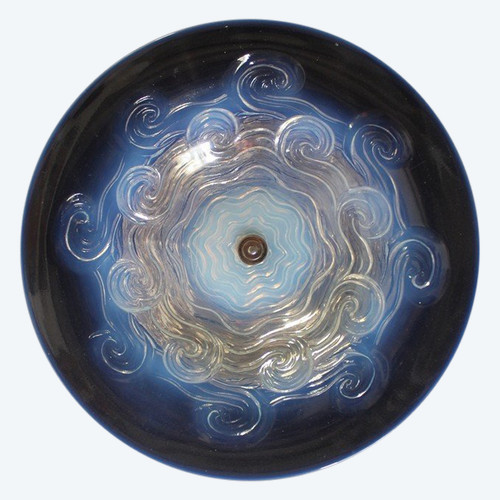 Ciotola in vetro opalescente su piede del 1930 circa nello stile di Sabino e Lalique