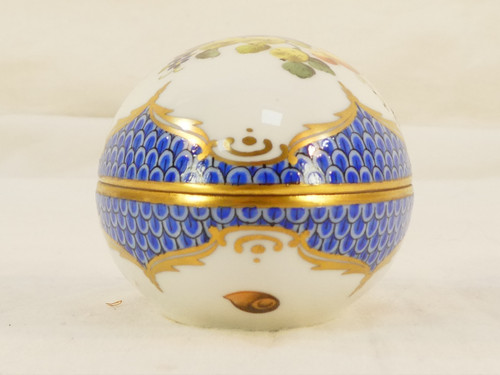 FANCY BOX Egg lying candy box HEREND HUNGARY BFR-EB BOUQUET OF FRUITS blue