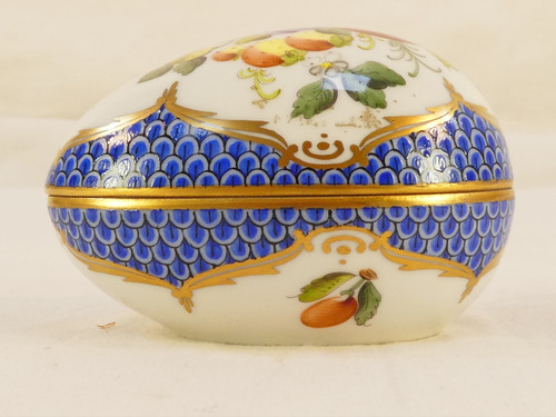 FANCY BOX Egg lying candy box HEREND HUNGARY BFR-EB BOUQUET OF FRUITS blue