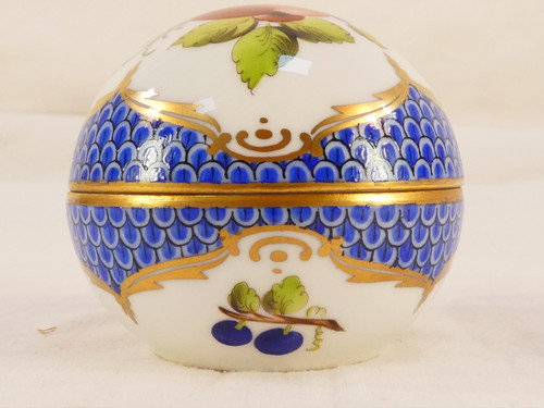 FANCY BOX Egg lying candy box HEREND HUNGARY BFR-EB BOUQUET OF FRUITS blue