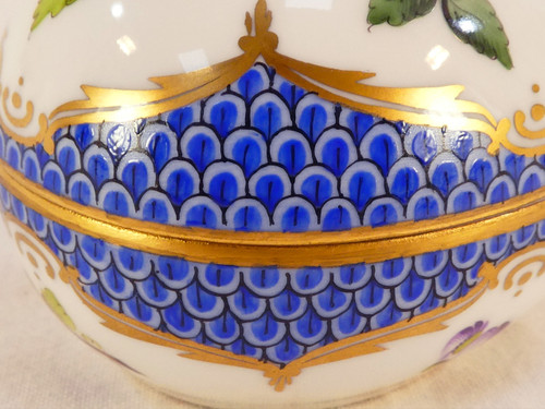 FANCY BOX Egg lying candy box HEREND HUNGARY BFR-EB BOUQUET OF FRUITS blue