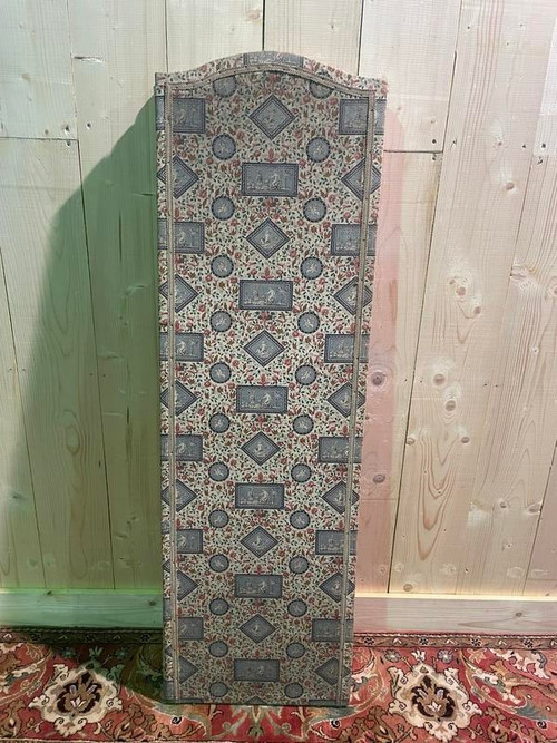 Stoffschirm mit Motiven aus Szenen und Blumen