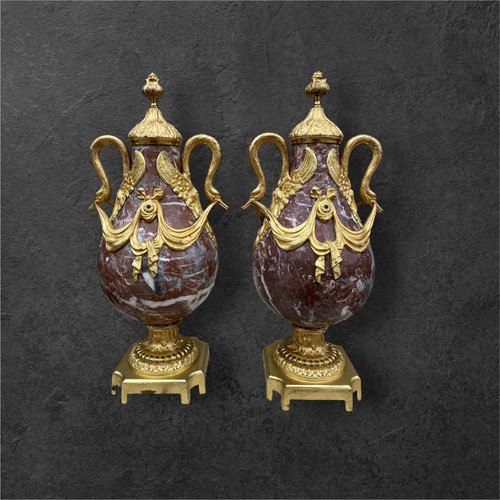 Paar Kassetten im Louis-XVI-Stil aus der Zeit Napoleons III. aus Marmor und vergoldeter Bronze 