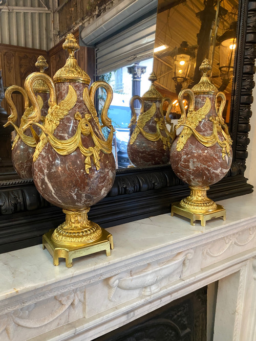 Paar Kassetten im Louis-XVI-Stil aus der Zeit Napoleons III. aus Marmor und vergoldeter Bronze 