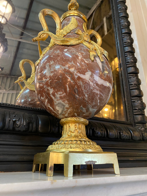 Paar Kassetten im Louis-XVI-Stil aus der Zeit Napoleons III. aus Marmor und vergoldeter Bronze 