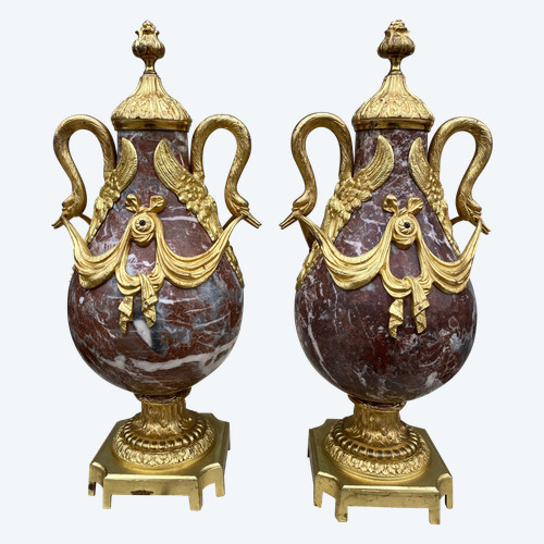 Paar Kassetten im Louis-XVI-Stil aus der Zeit Napoleons III. aus Marmor und vergoldeter Bronze 
