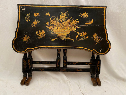 Etonnante table à jeux à système, laque de Chine noire et or, fin XIXe