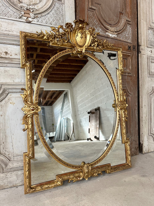 Miroir à pare-closes de style Louis XVI