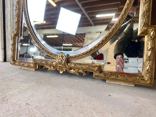 Miroir à pare-closes de style Louis XVI