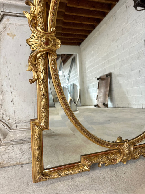 Miroir à pare-closes de style Louis XVI