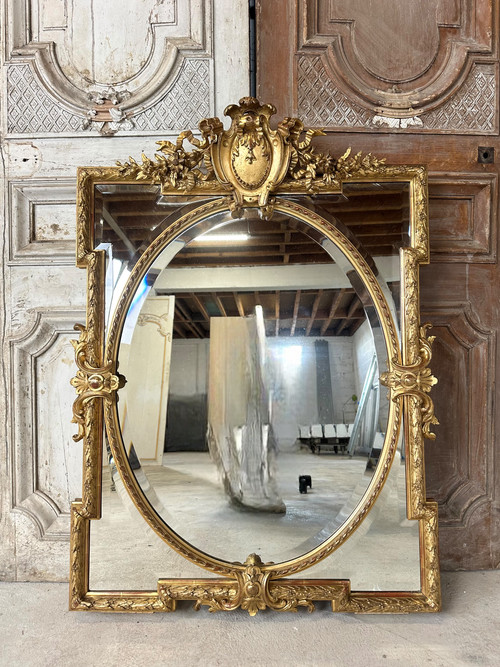 Miroir à pare-closes de style Louis XVI