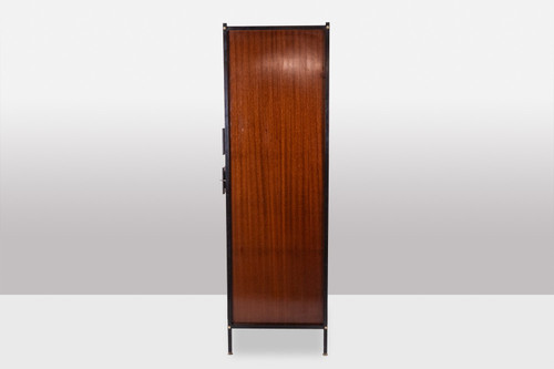 Coppia di armadietti in mogano impiallacciato e ferro laccato nero. 1950 circa. LS60702559U