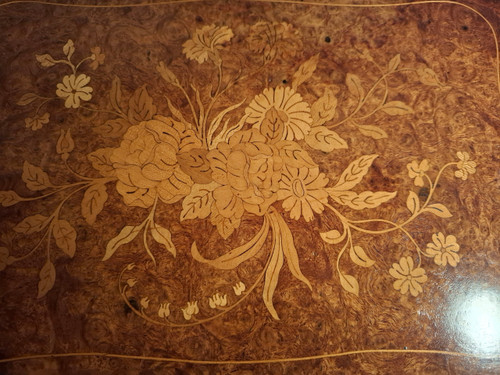19th-century chest in light wood marquetry and cedar burr.