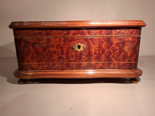19th-century chest in light wood marquetry and cedar burr.