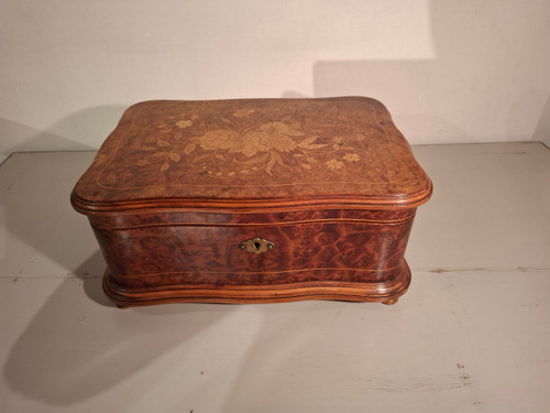 19th-century chest in light wood marquetry and cedar burr.