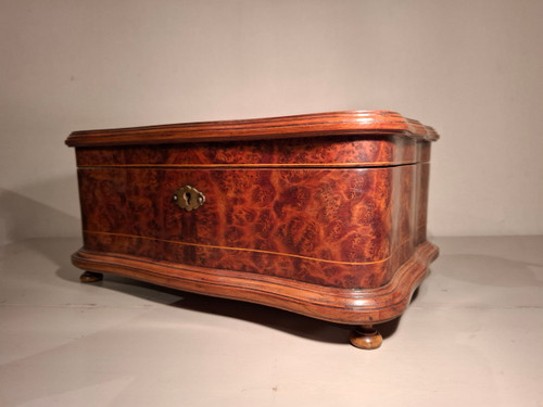 19th-century chest in light wood marquetry and cedar burr.
