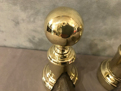 Piccola coppia di candelabri in ottone e ghisa del XIX secolo