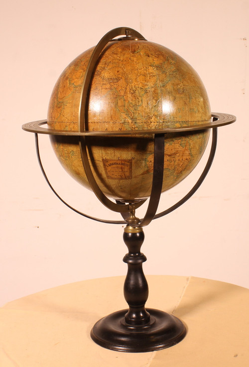 Globe Terrestre Par E. Girard Et Boite Paris- 19° Siècle