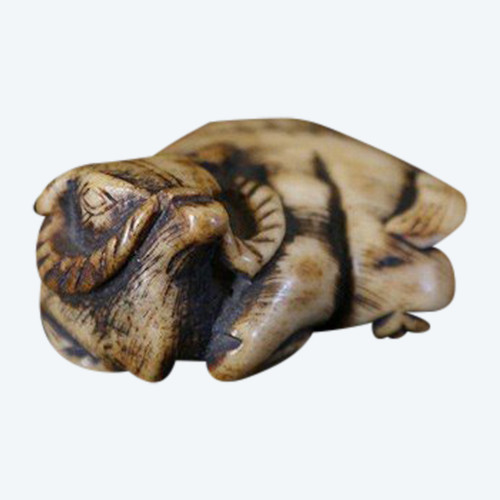Netsuke Buffalo  Deer horn, 18th  century