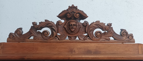 Credenza Saint Hubert in noce del XIX secolo