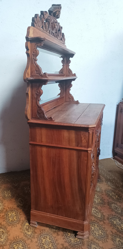 Credenza Saint Hubert in noce del XIX secolo