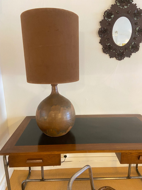 Große Lampe aus glasiertem Terrakotta.