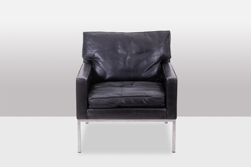 Ein Paar Sessel aus schwarzem Leder und verchromtem Metall. 1970er Jahre. LS61441453J
