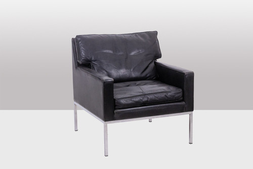 Ein Paar Sessel aus schwarzem Leder und verchromtem Metall. 1970er Jahre. LS61441453J