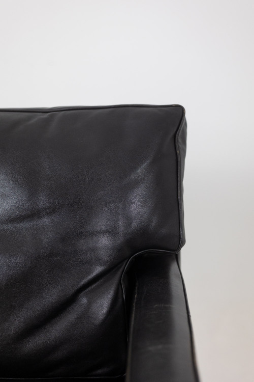 Ein Paar Sessel aus schwarzem Leder und verchromtem Metall. 1970er Jahre. LS61441453J