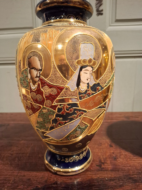 Coppia di vasi in ceramica, Satsuma Giappone XIX secolo.