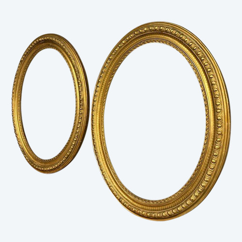  Antique pair of 1840s gilded gold leaf oval beak frames . Measure 98 x 80