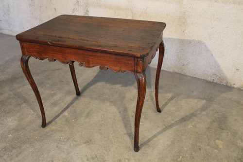Petite table à écrire bureau en orme et noyer avec un tiroir époque 18ème style Louis XV 