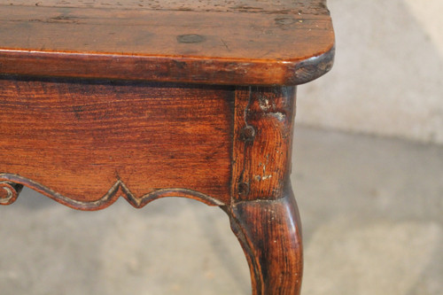 Petite table à écrire bureau en orme et noyer avec un tiroir époque 18ème style Louis XV 