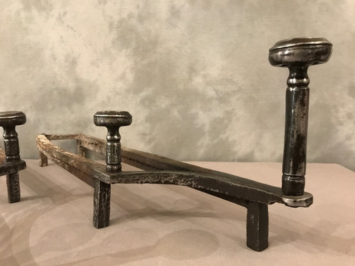 Bella coppia di antichi candelabri in ferro battuto del XVIII secolo