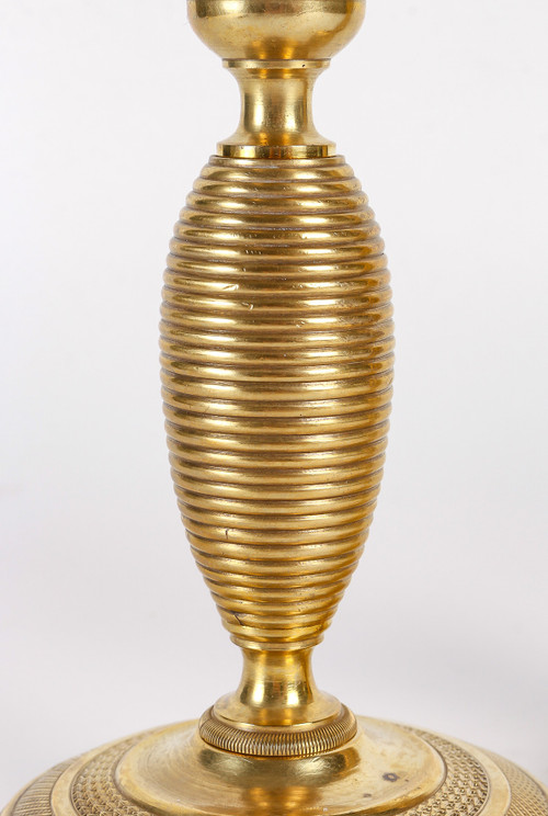 Ein Paar kleiner Kerzenhalter, genannt Ragot, aus ziselierter und vergoldeter Bronze Epoche des Empire um 1810