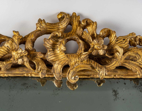 Carved and gilded wood mirror, Italian work from the mid-18th century circa 1750-1760
