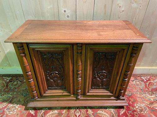 Buffet de style Renaissance en chêne sculpté 
