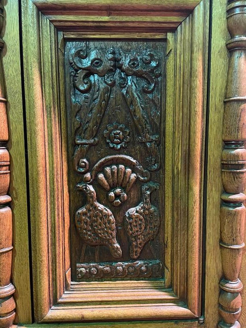 Buffet de style Renaissance en chêne sculpté 