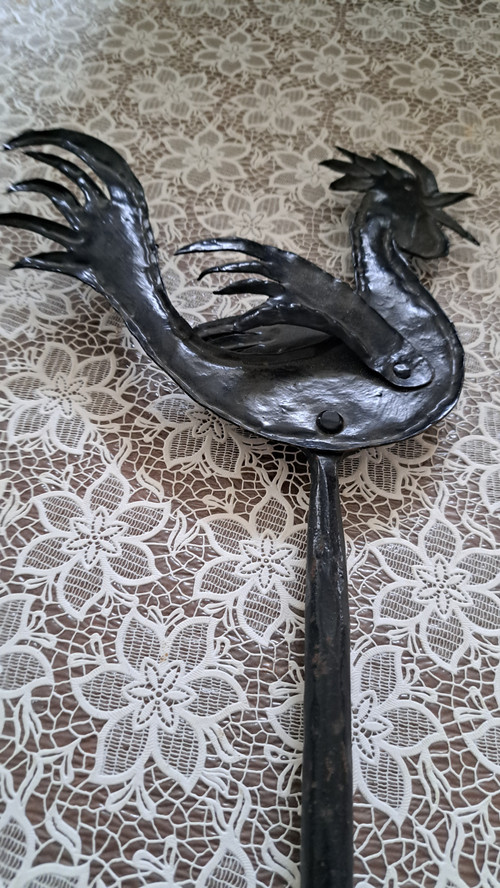 Rooster-shaped wall lamp in D.L.G. wrought iron "des Ateliers de Marolles