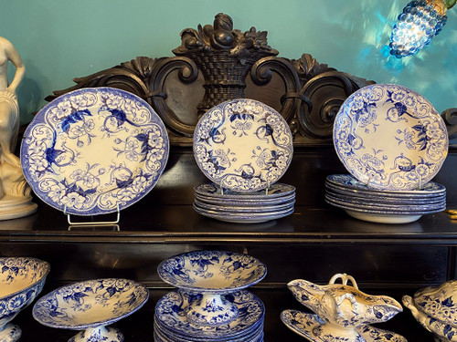 Creil & Montereau earthenware, Flora pattern late 19th century. 42-piece service set