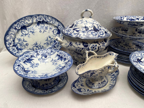 Creil & Montereau earthenware, Flora pattern late 19th century. 42-piece service set